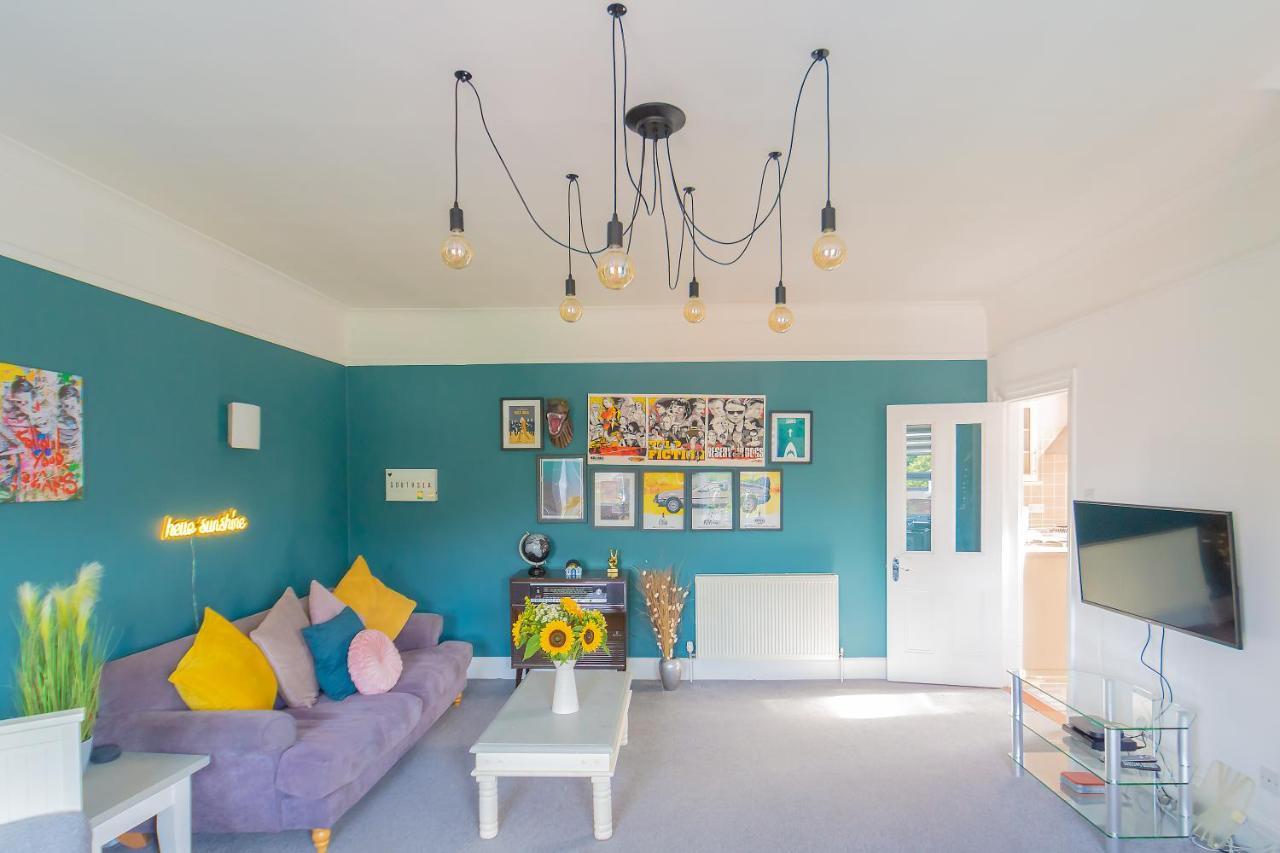 Spacious Split Level Flat In Great Location Portsmouth Extérieur photo