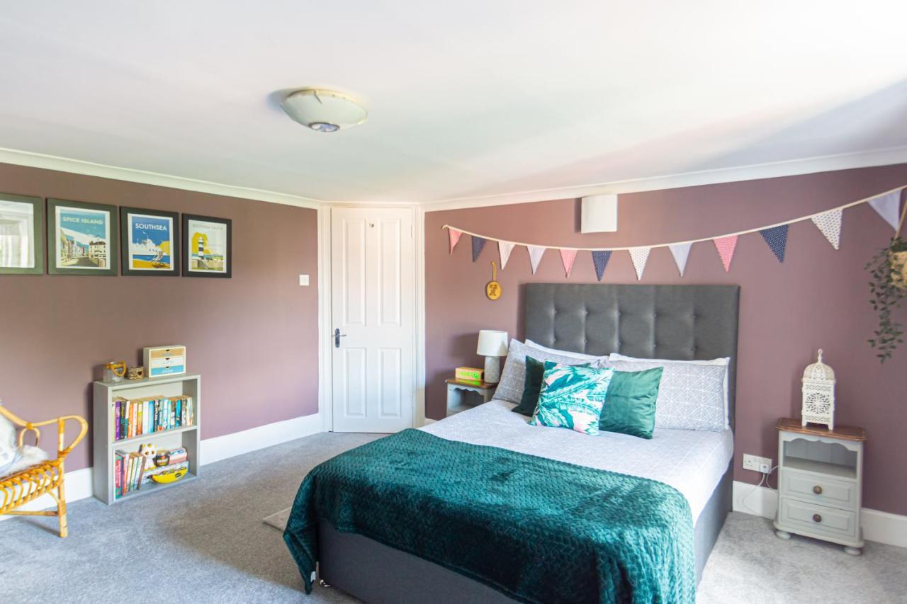 Spacious Split Level Flat In Great Location Portsmouth Extérieur photo