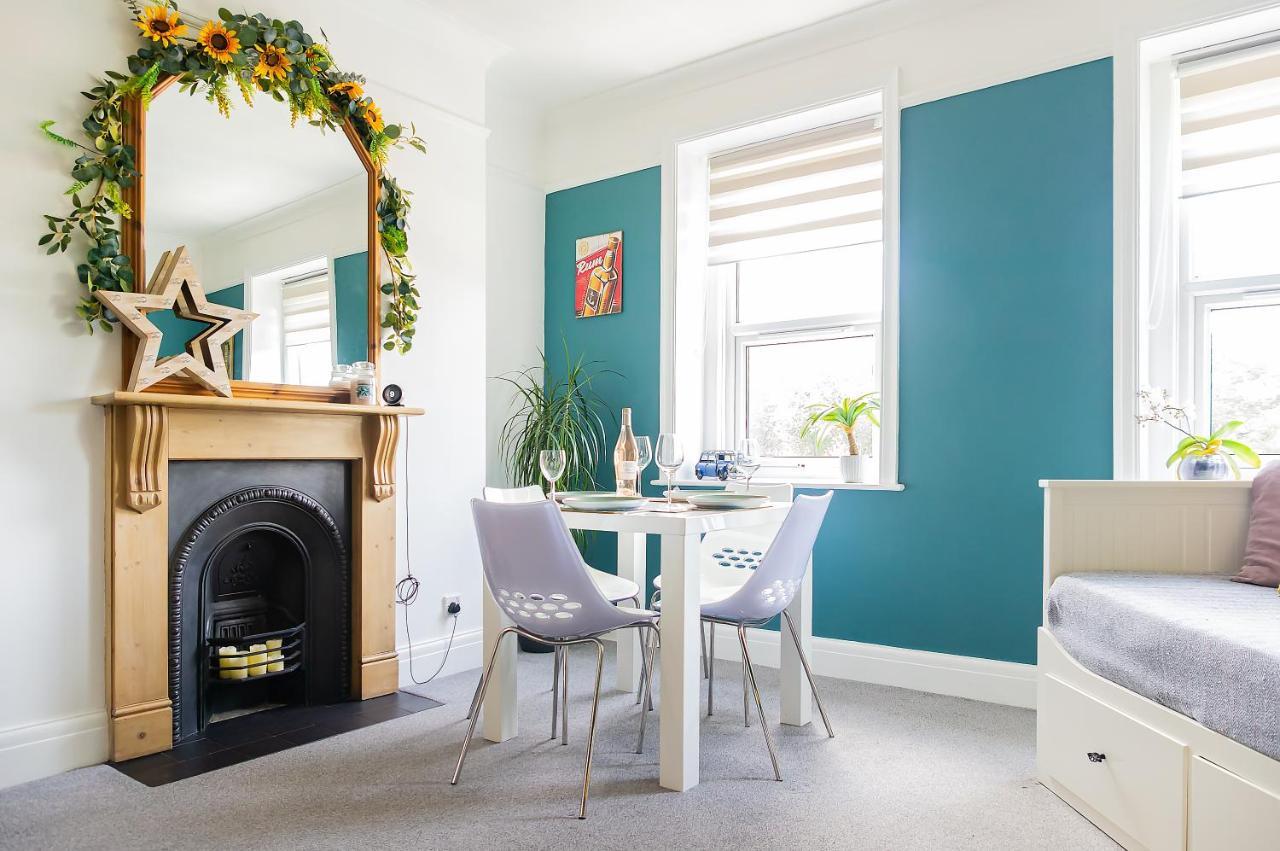 Spacious Split Level Flat In Great Location Portsmouth Extérieur photo