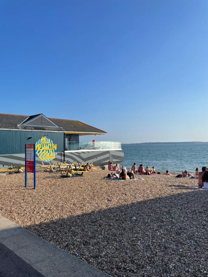 Spacious Split Level Flat In Great Location Portsmouth Extérieur photo